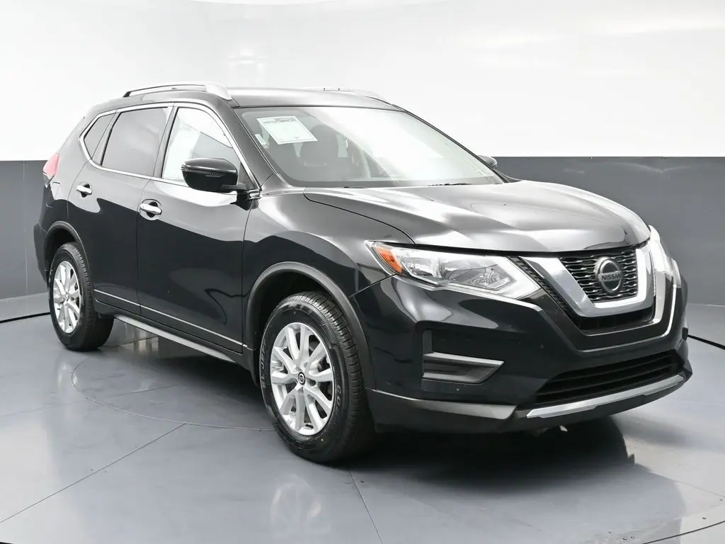 2020 Nissan Rogue SV photo 2