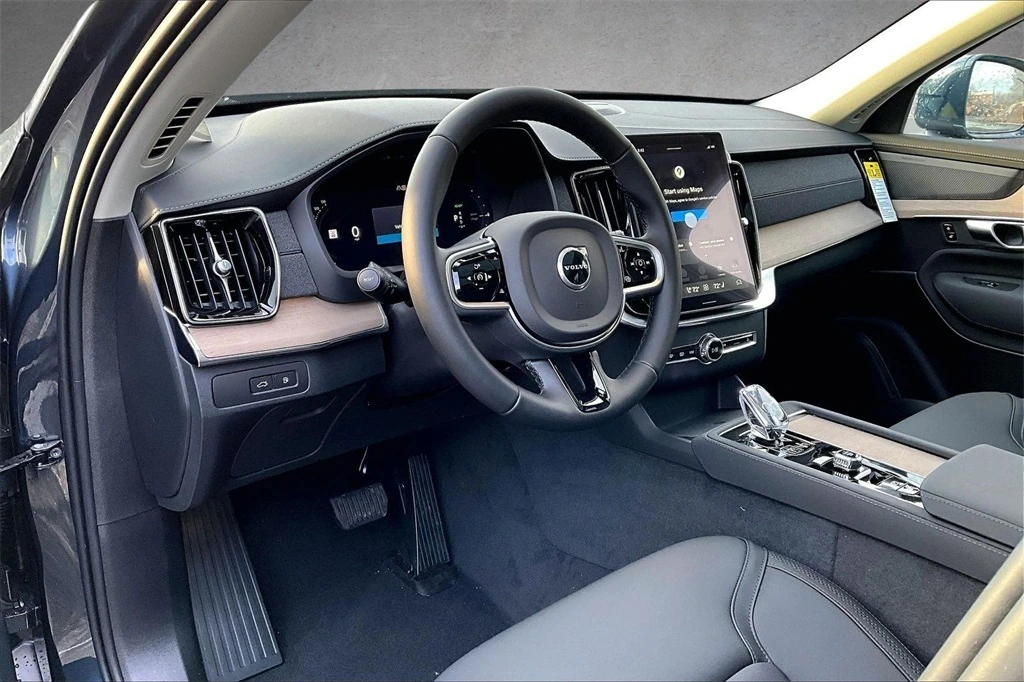 2026 Volvo - image 7