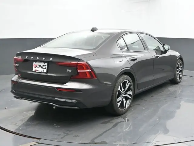 2024 Volvo S60 B5 Core photo 7