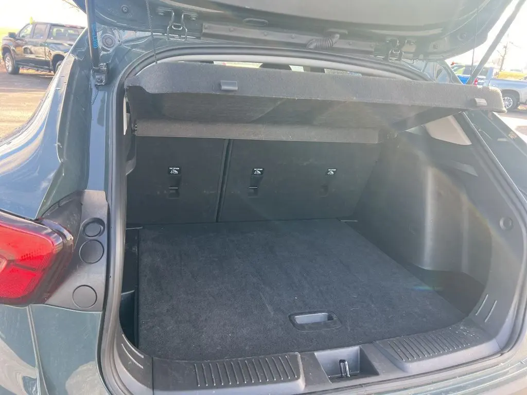 2025 Chevrolet Trax LT photo 4