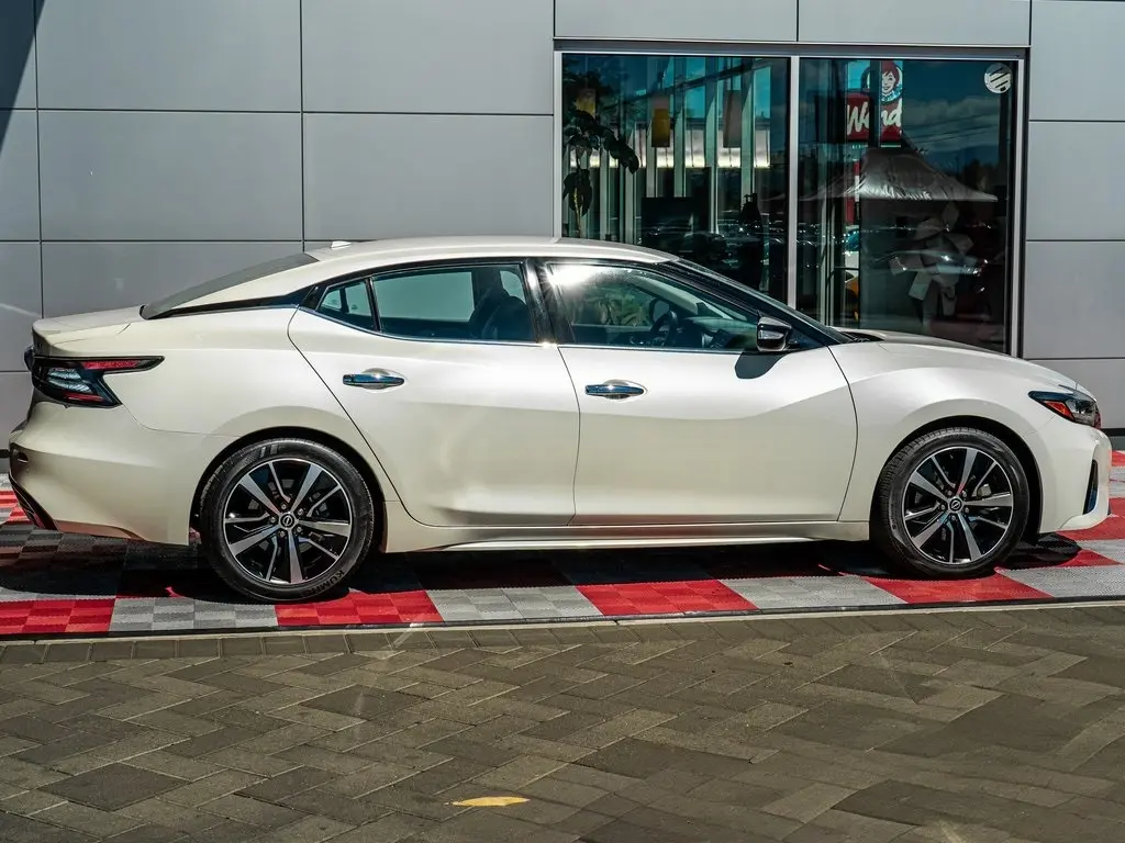 2023 Nissan Maxima SV photo 5