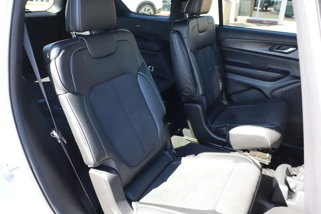 2024 Jeep Grand Cherokee Laredo photo 40