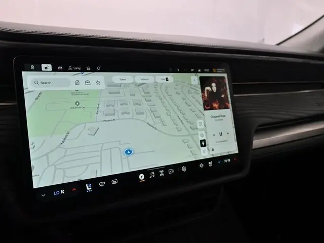 2022 Rivian R1T Adventure photo 17
