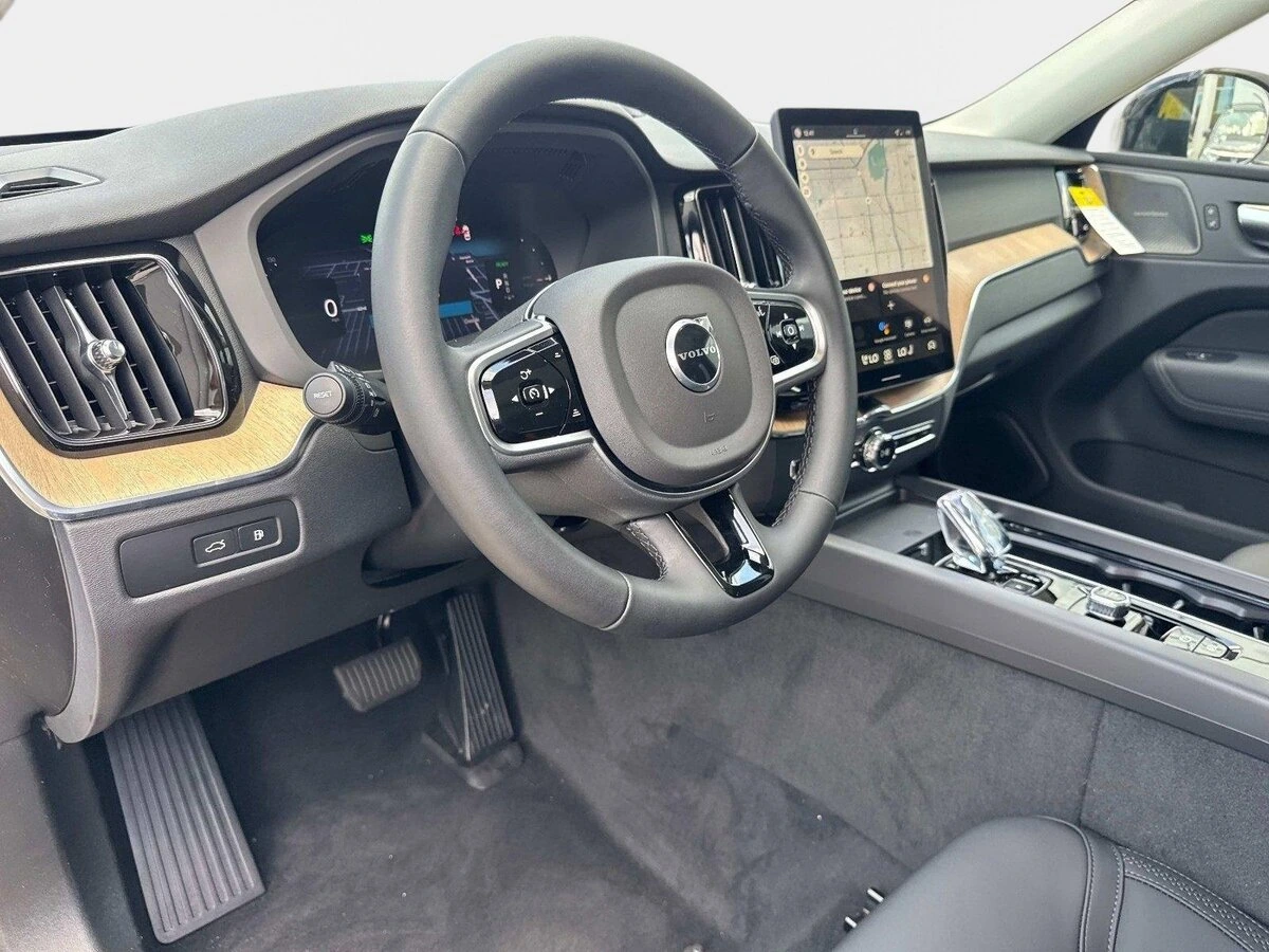 2026 Volvo - image 22