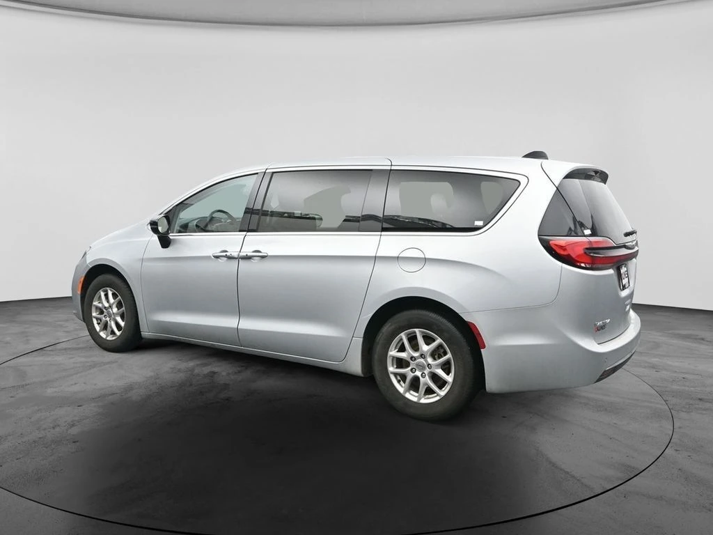 2024 Chrysler Pacifica Touring L - Photo 8