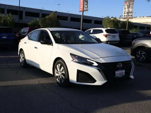 2025 Nissan Altima S's photo