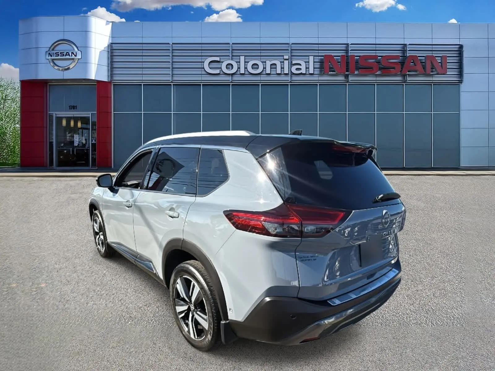 2022 Nissan Rogue SL photo 2