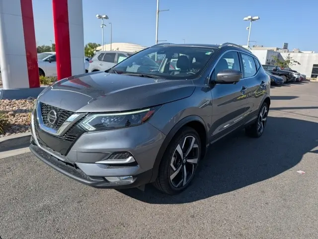 2022 Nissan Rogue Sport SL photo 2
