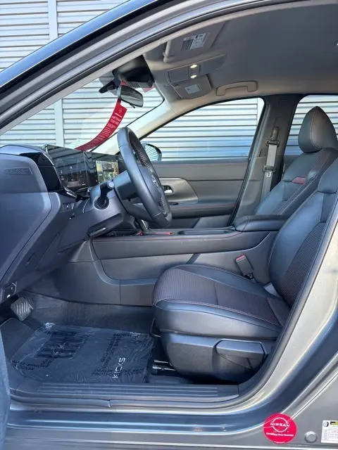 2025 Nissan Kicks SR photo 4
