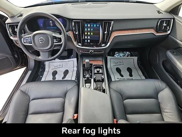 2025 Volvo - image 14