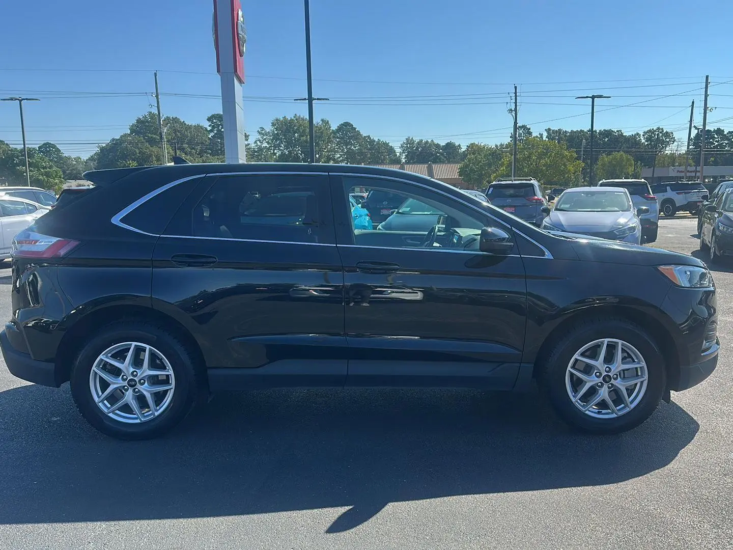 2023 Ford Edge SEL photo 5