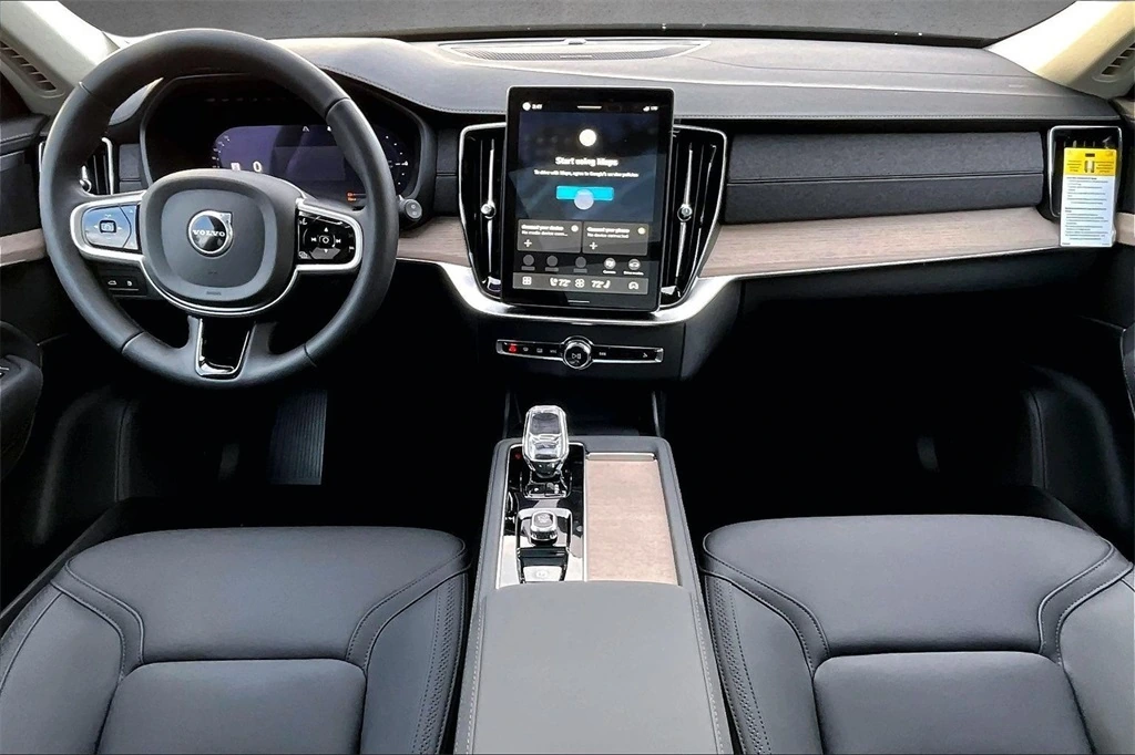 2026 Volvo - image 5