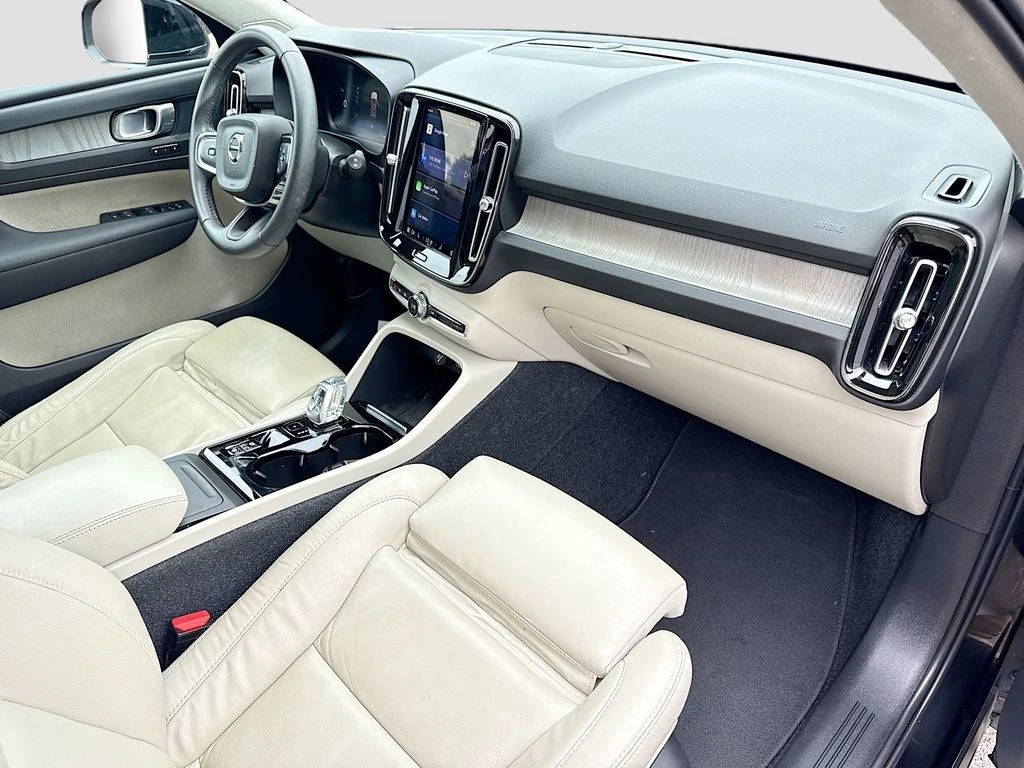 2023 Volvo XC40 Plus - Photo 14