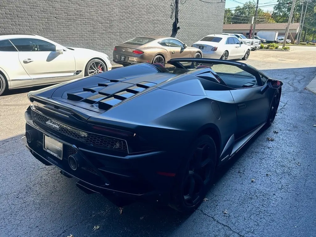 2023 Lamborghini Huracan Evo Base photo 4