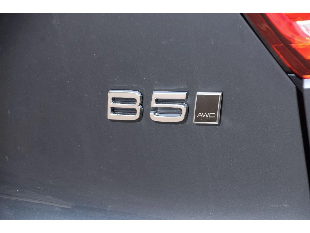 2026 Volvo - image 27