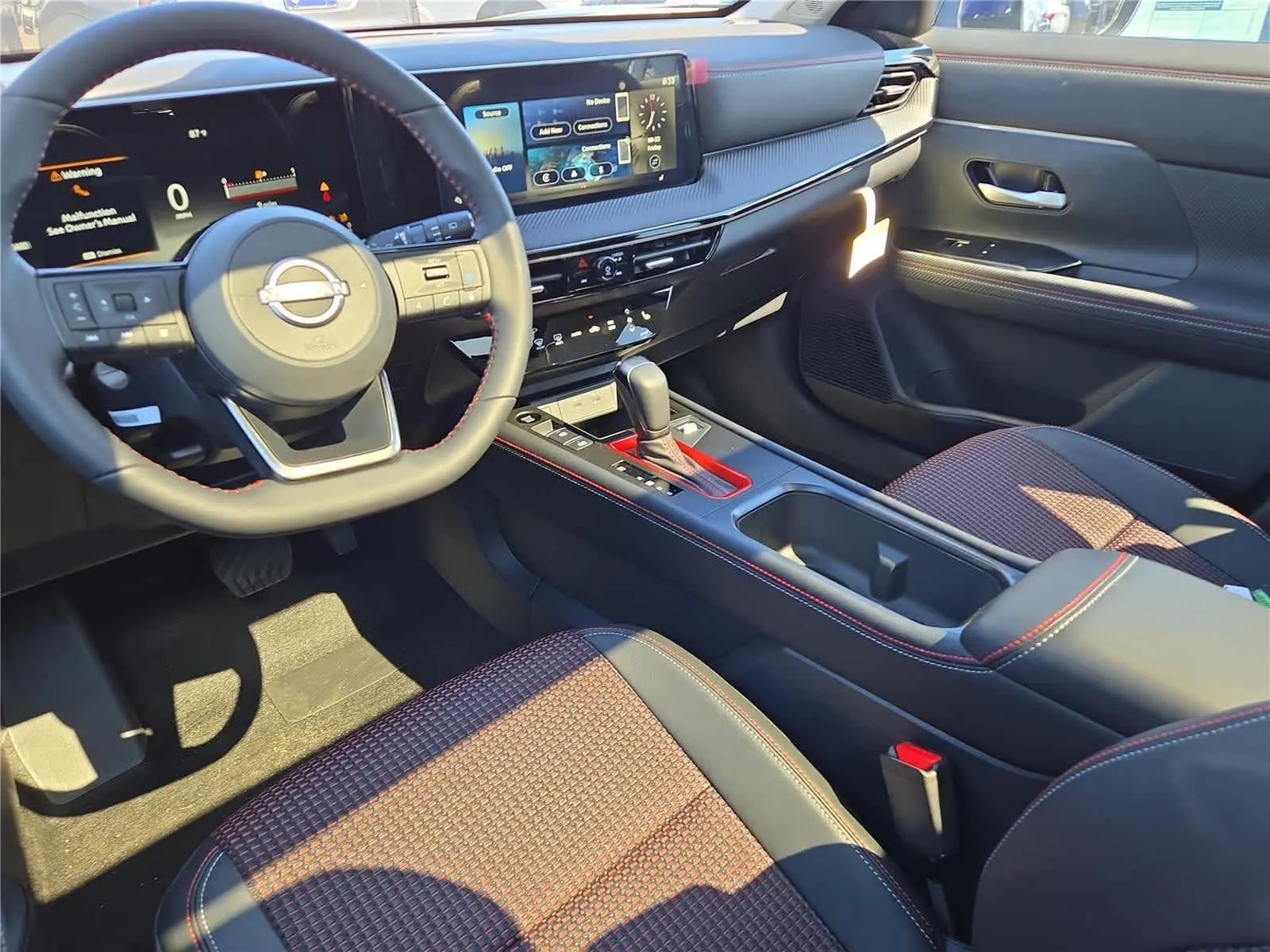 2025 Nissan Kicks SR photo 5