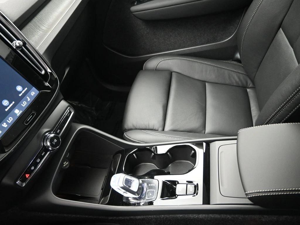 2026 Volvo - image 16