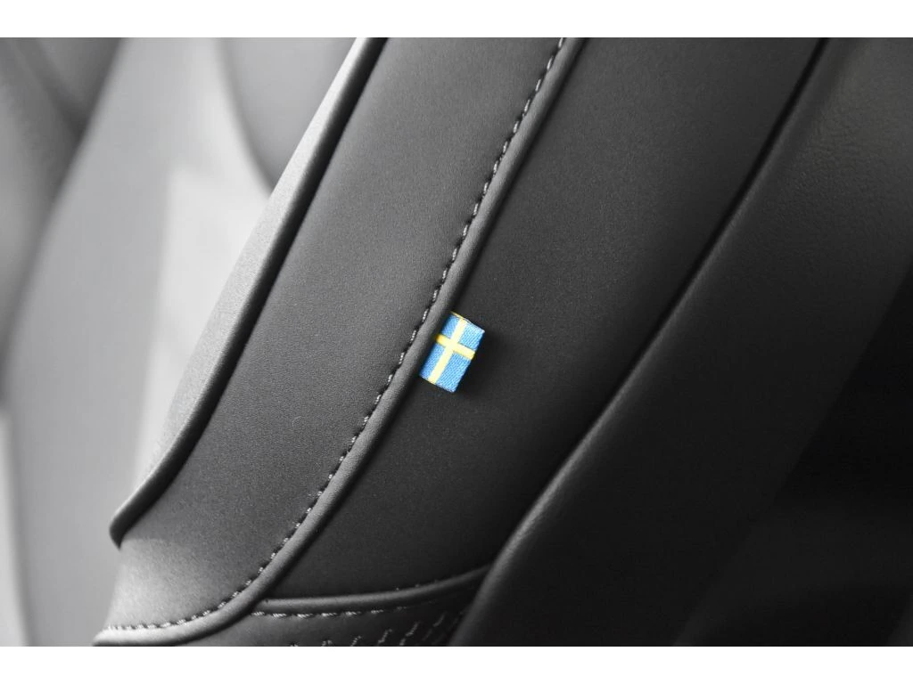 2026 Volvo - image 37