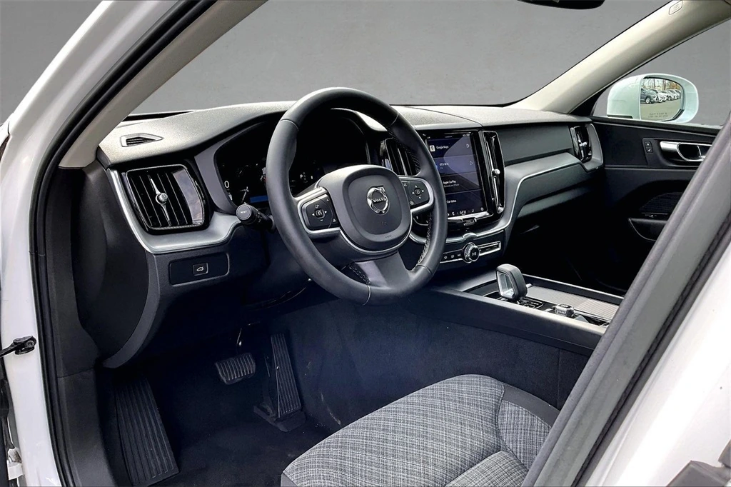 2023 Volvo - image 16