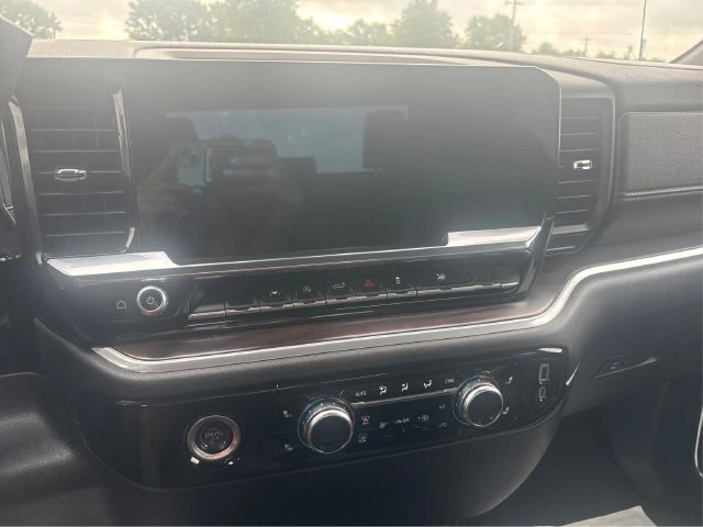 2024 GMC Sierra 1500 SLT - Photo 14