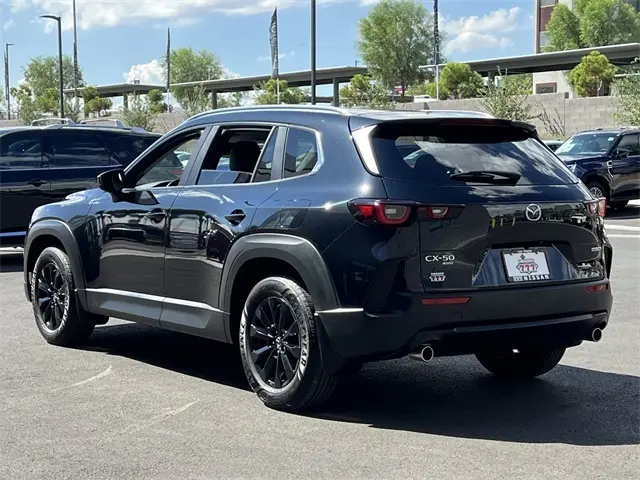 2023 Mazda CX-50 2.5 Preferred Plus photo 2
