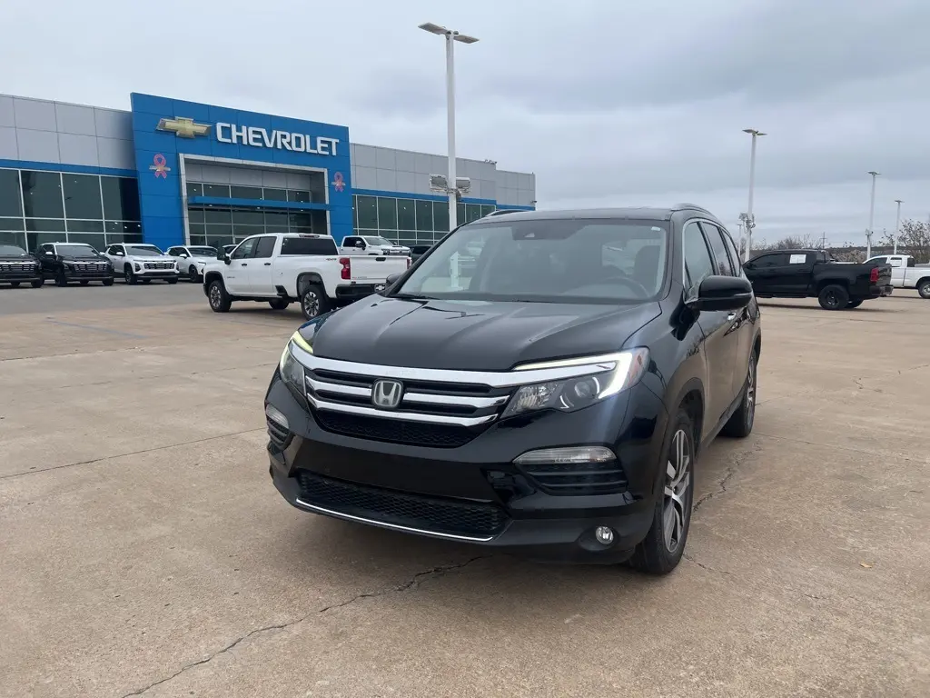 2016 Honda Pilot Touring photo 2