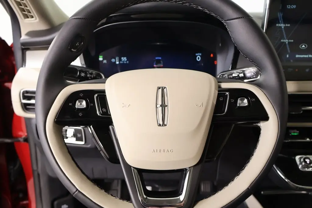 2026 Lincoln Corsair Premiere photo 2