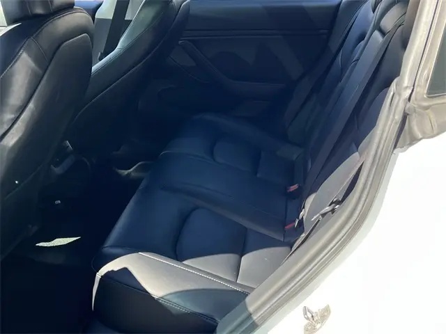 2019 Tesla Model 3 Long Range photo 16