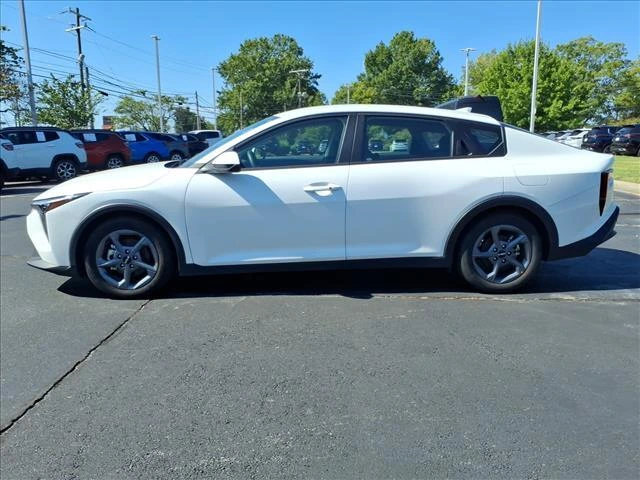 2025 Kia K4 LXS - Photo 29