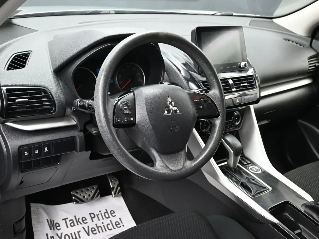 2022 Mitsubishi Eclipse Cross LE SEL GT photo 13