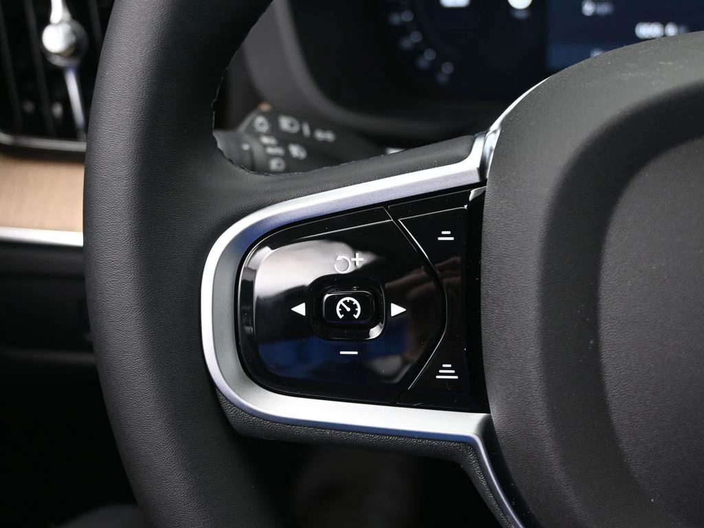 2026 Volvo - image 11