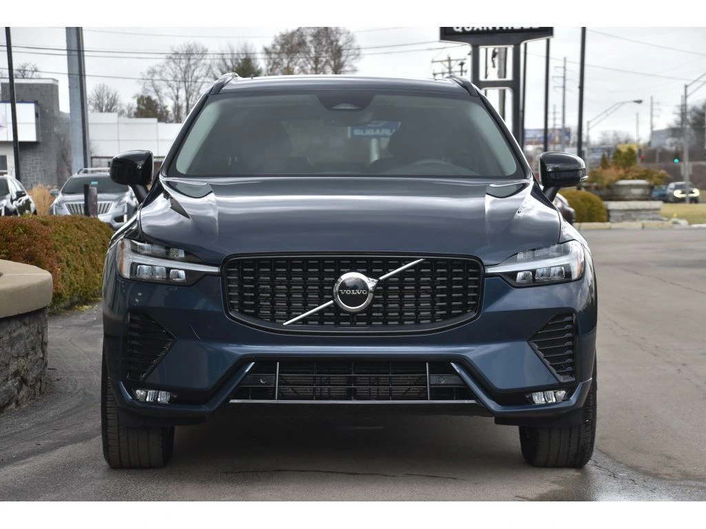 2025 Volvo - image 9