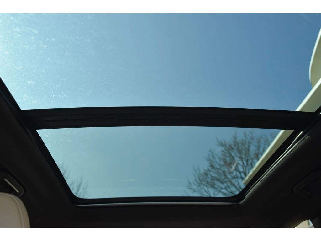 2026 Volvo - image 12