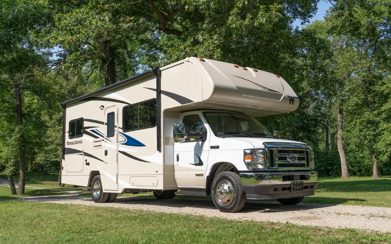 Urban-to-Lakeshore Ease with the 2026 Winnebago Minnie Winnie for Getaways Around and Beyond Milwaukee, WI