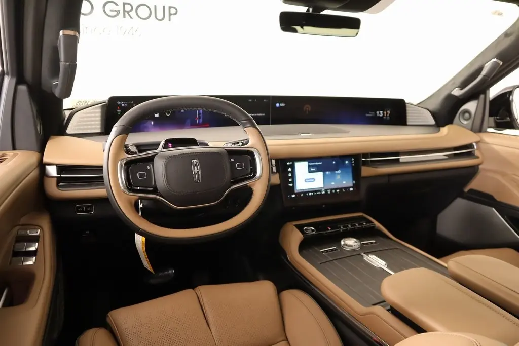 2025 Lincoln Navigator Black Label photo 2