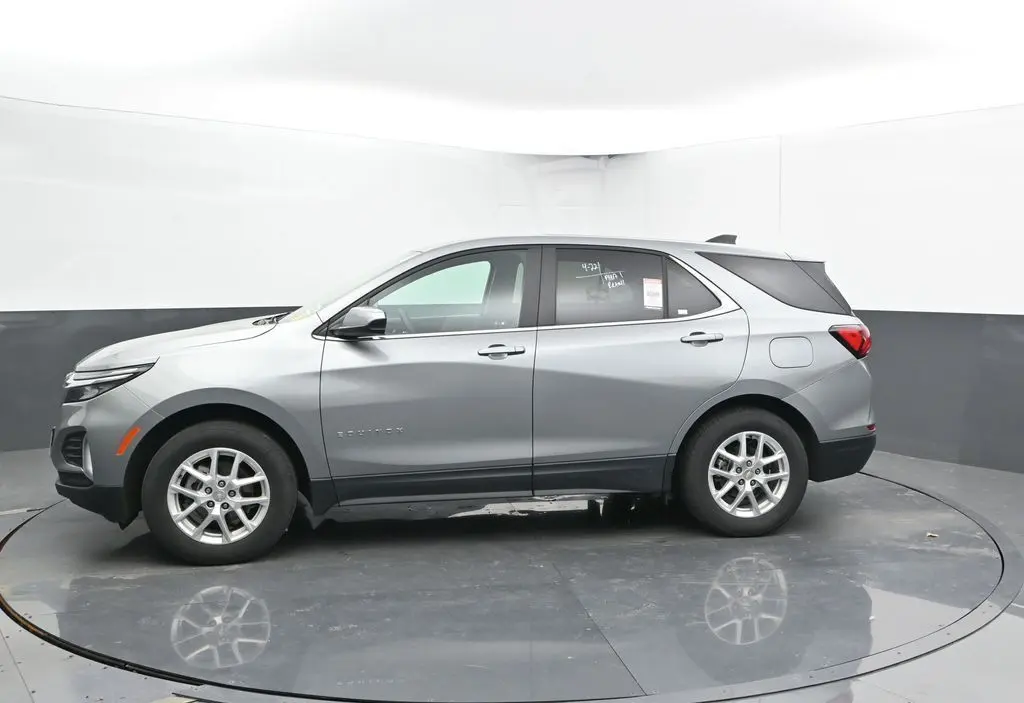 2023 Chevrolet Equinox LT photo 3