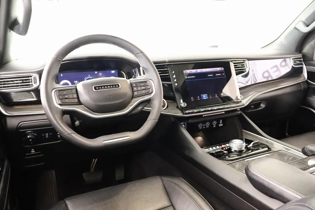 2022 Jeep Wagoneer Series III photo 2