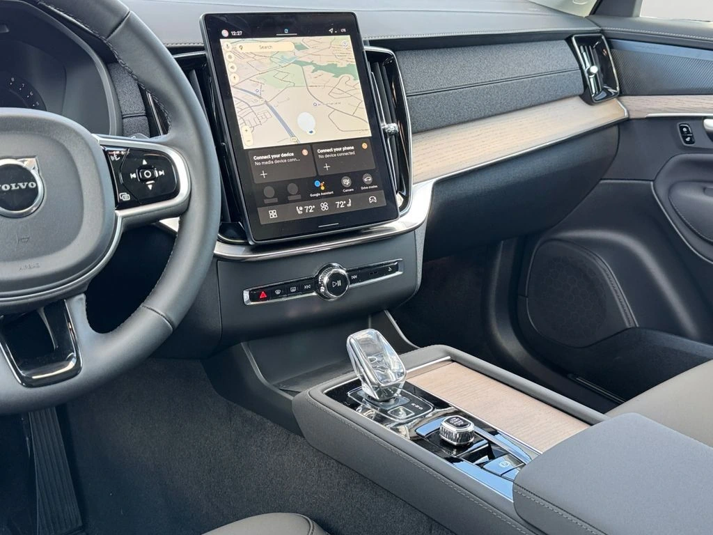 2026 Volvo - image 12