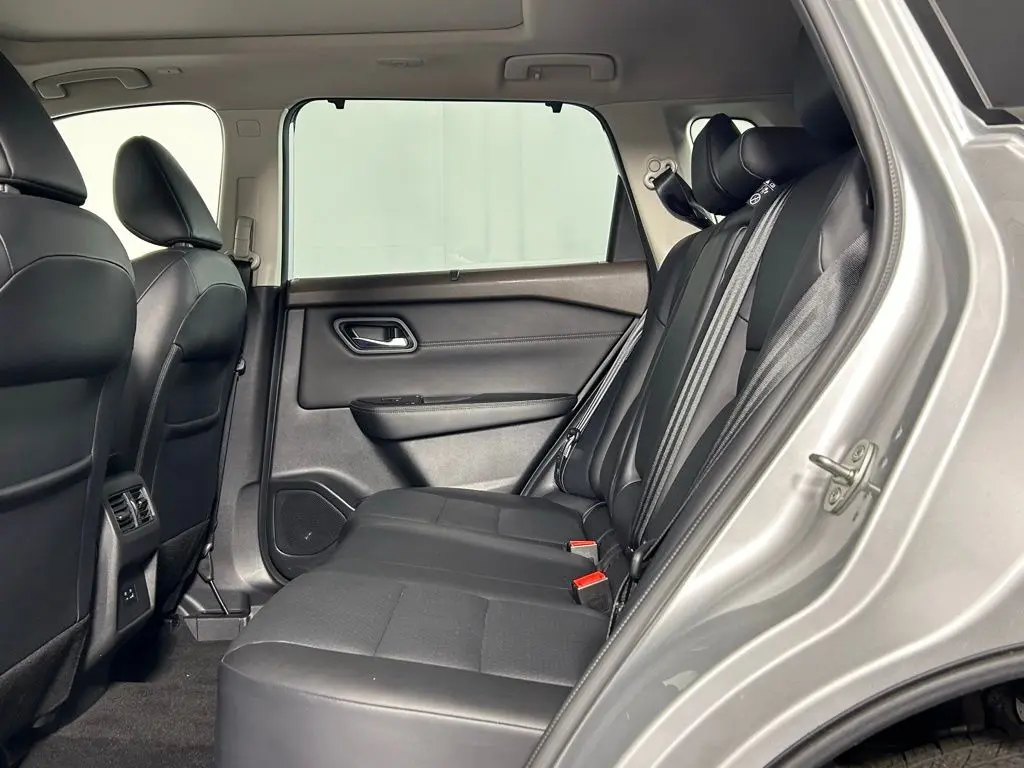 2022 Nissan Rogue SV photo 13