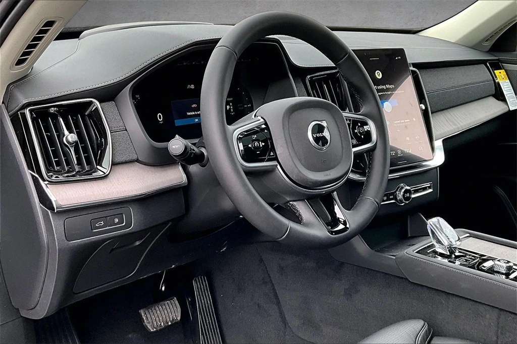 2026 Volvo - image 7