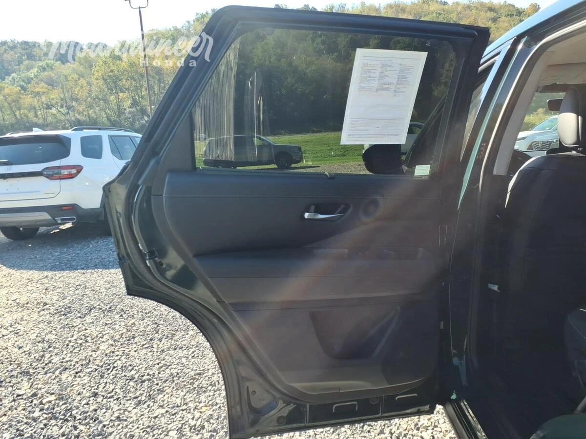 2025 Nissan Pathfinder SL - Photo 15