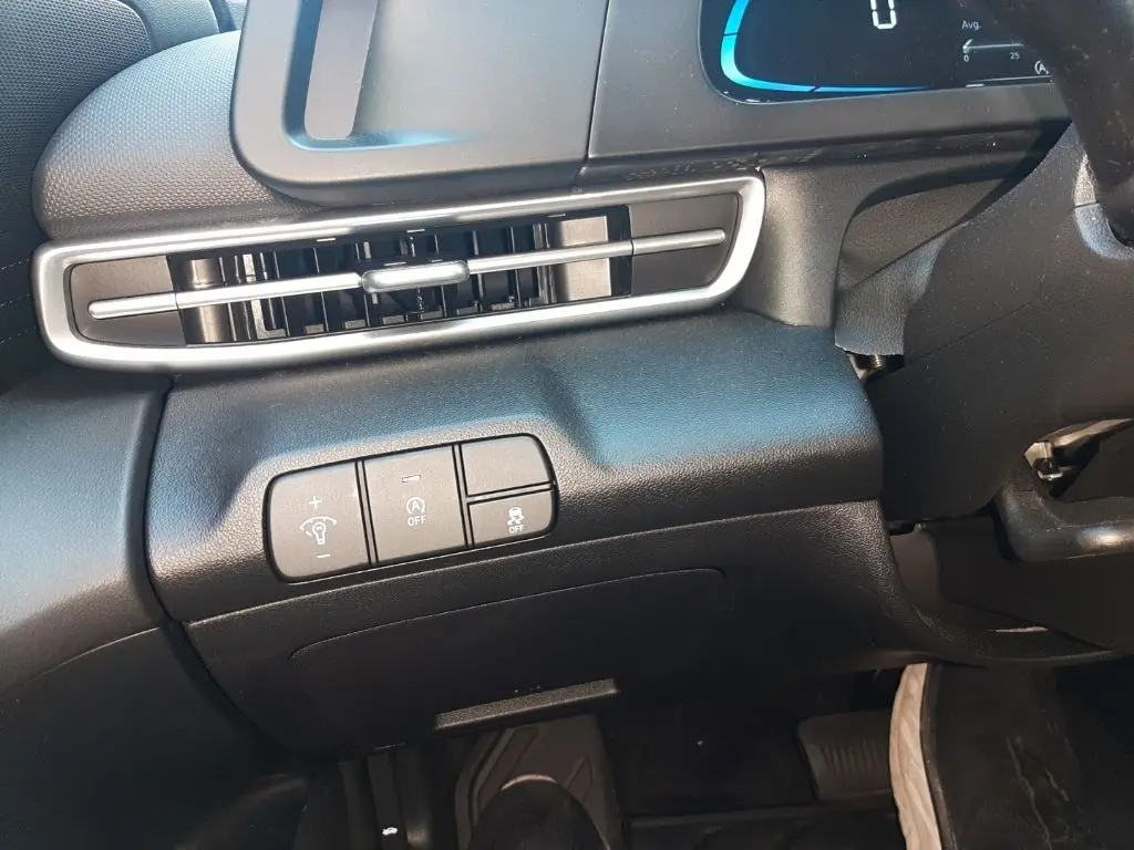 2025 Hyundai Elantra SE photo 19