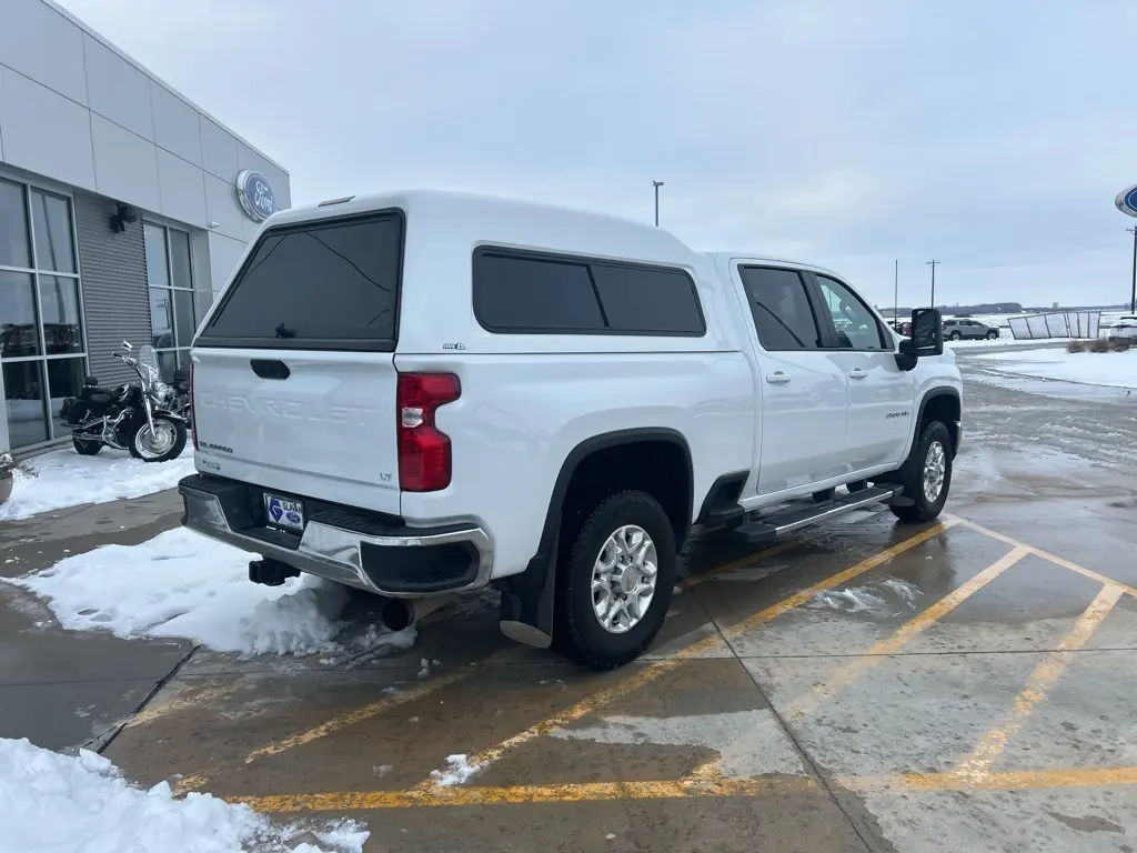 2025 Chevrolet Silverado 2500HD LT photo 3
