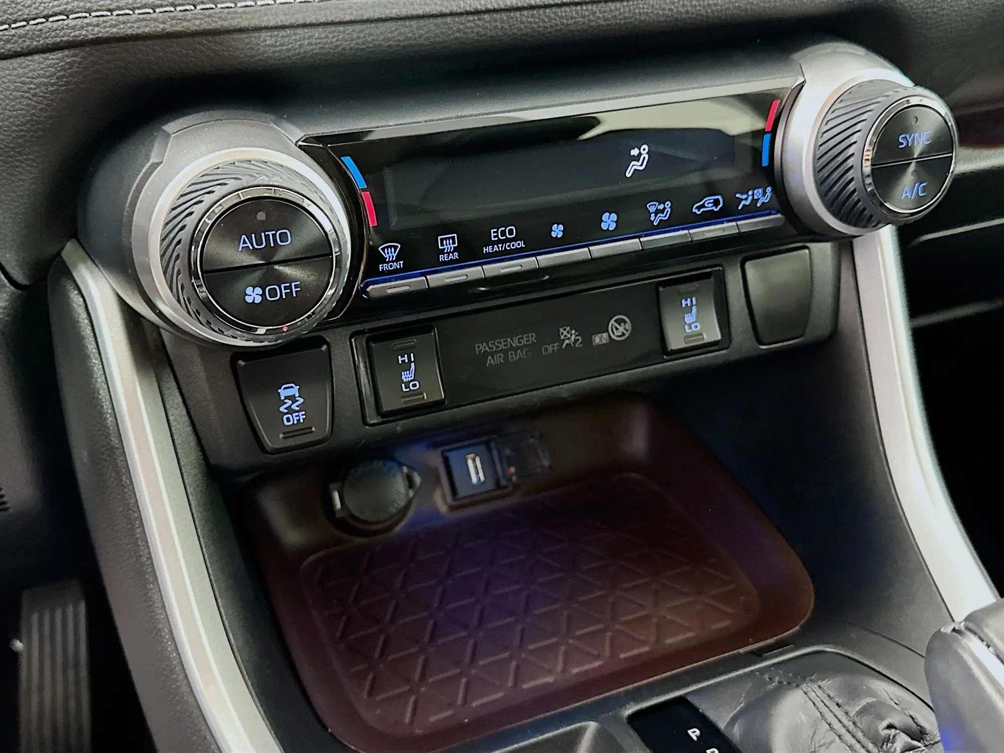 2020 Toyota RAV4 Limited photo 28