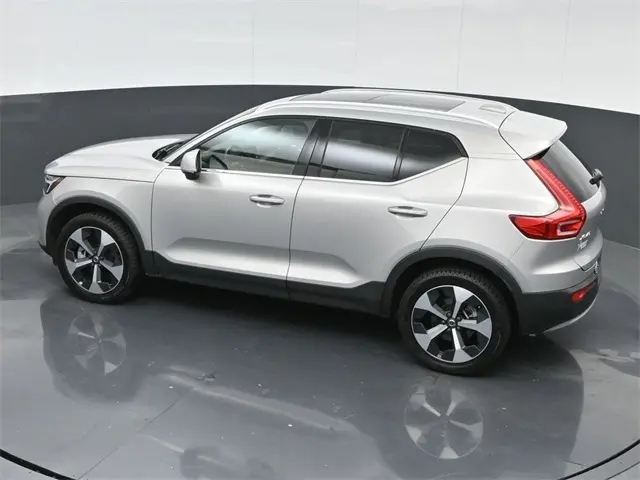 2024 Volvo XC40 Plus photo 35