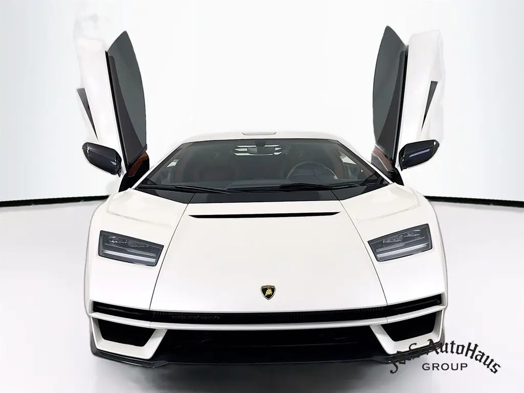 2022 Lamborghini Countach LPI 800-4 photo 2