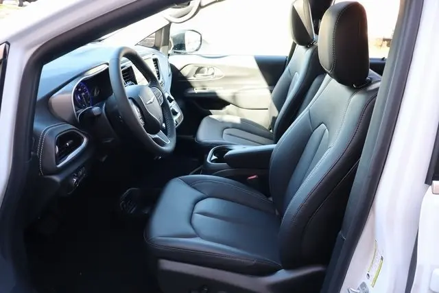 2026 Chrysler Pacifica photo 10