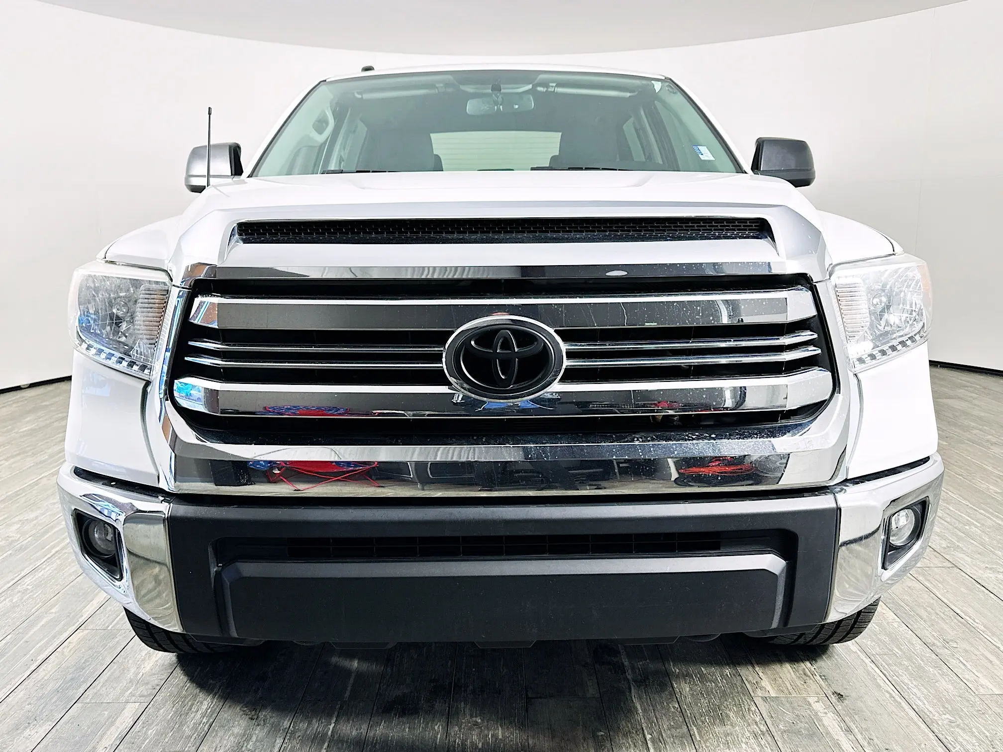 2017 Toyota Tundra SR5 CrewMax photo 2