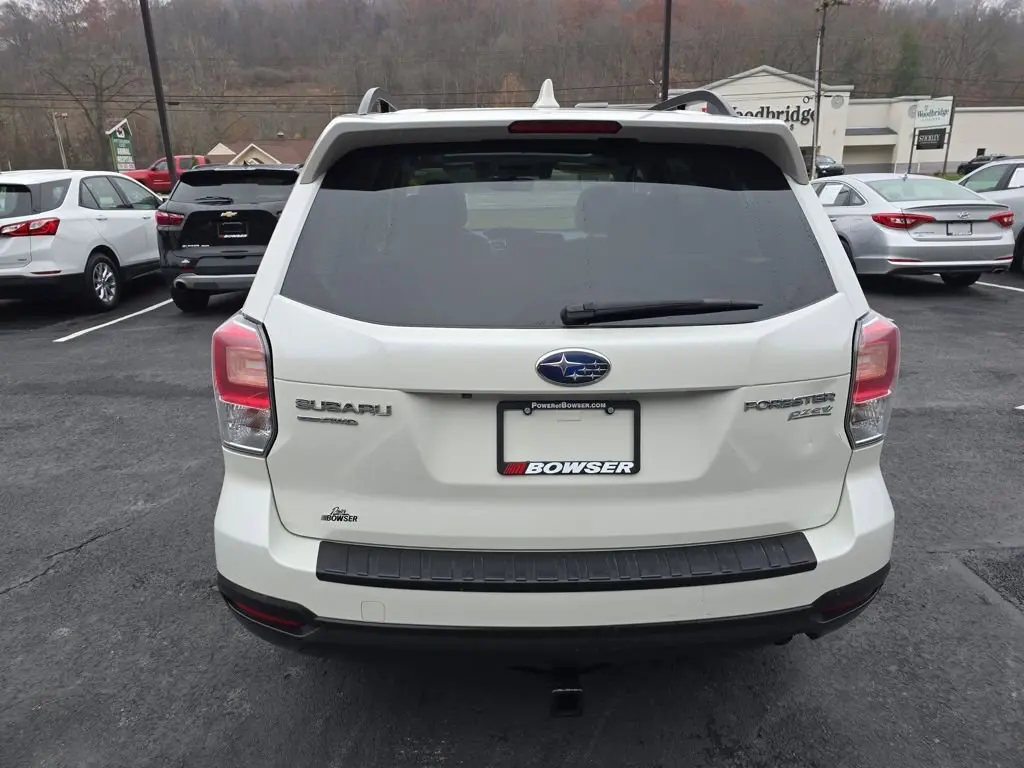 2017 Subaru Forester 2.5i Premium photo 3