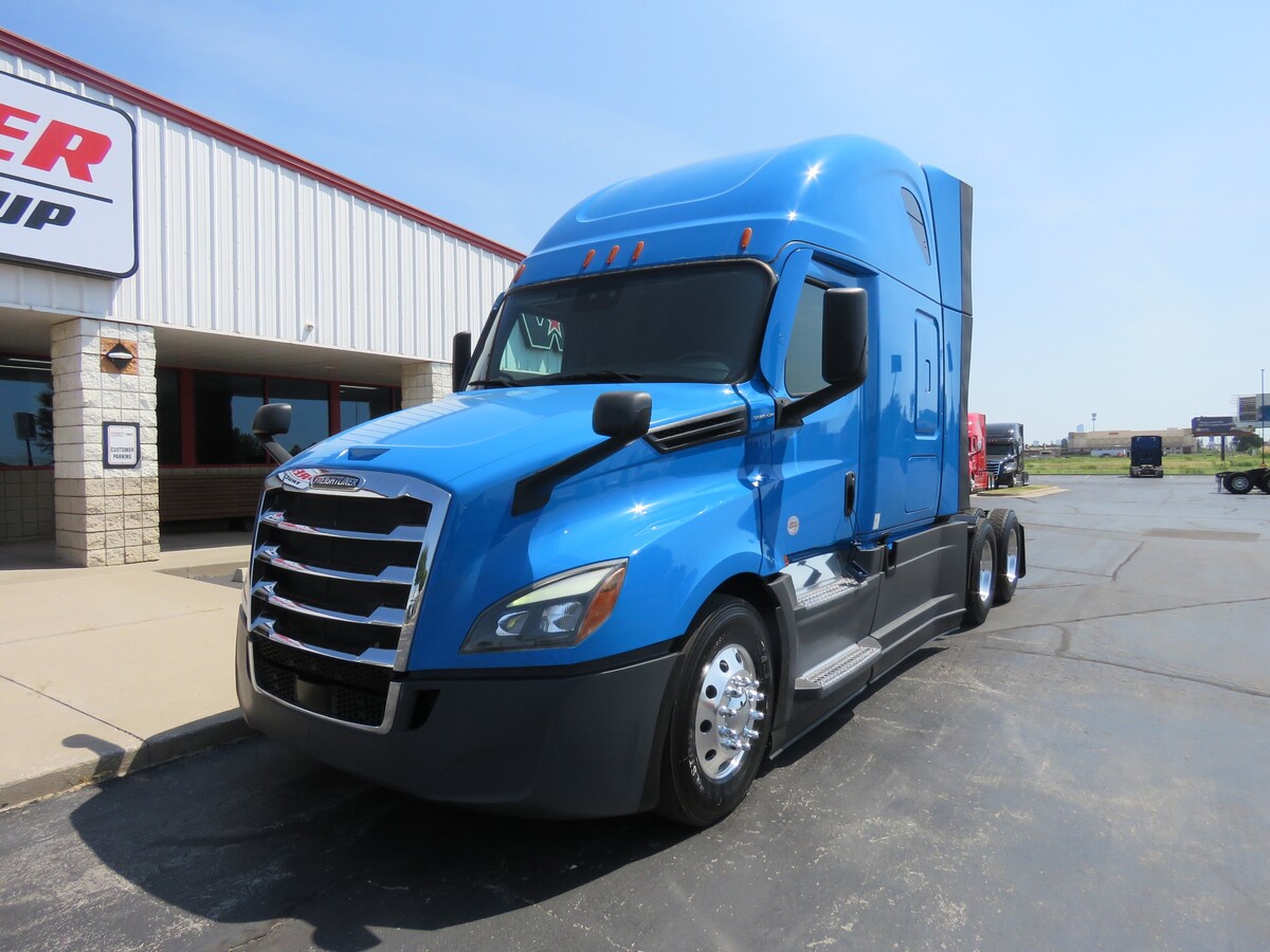2023 FREIGHTLINER Cascadia